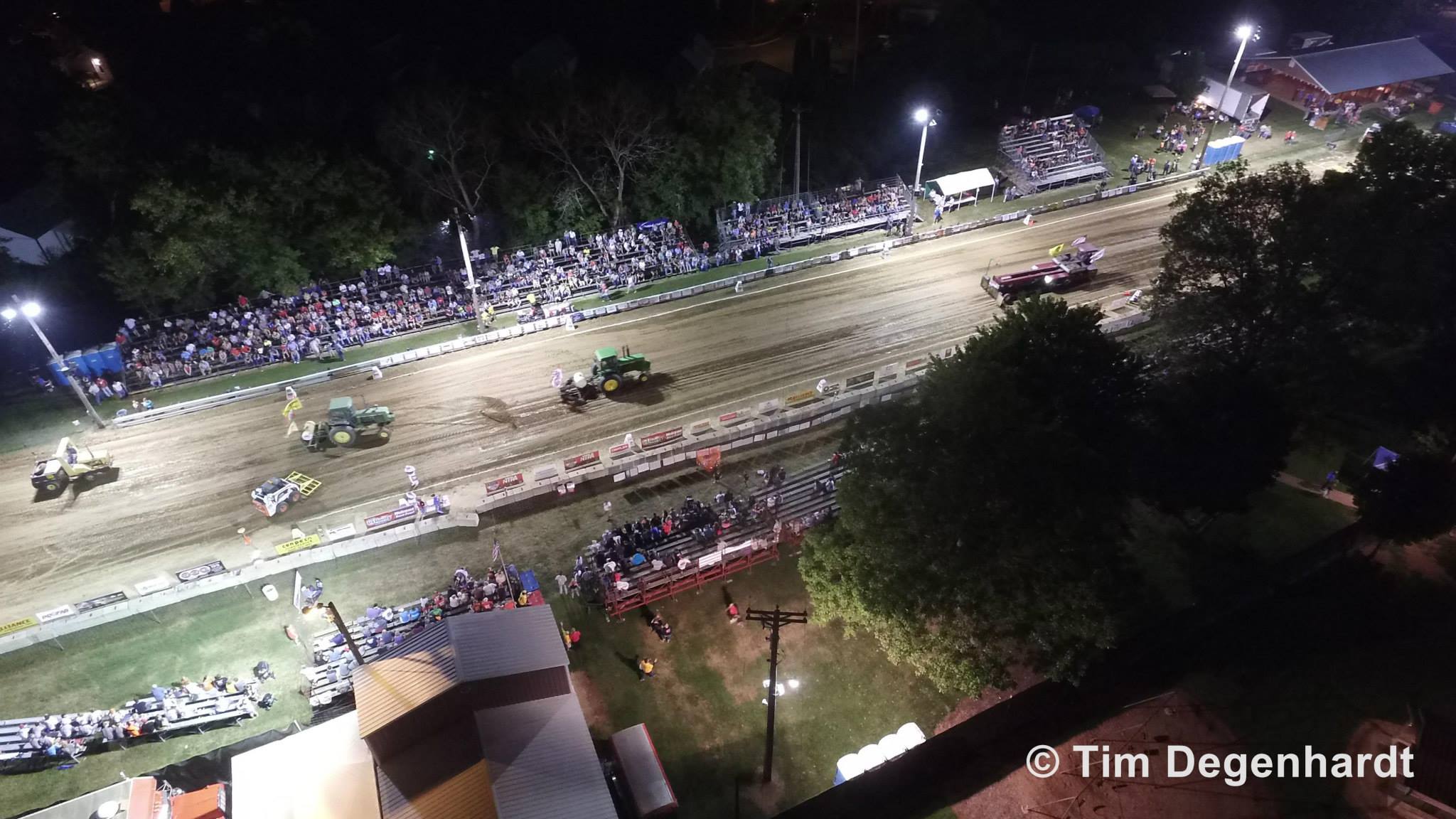 Tractor pull at night