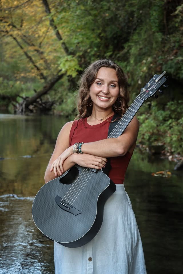 Payton eilers with her guitar