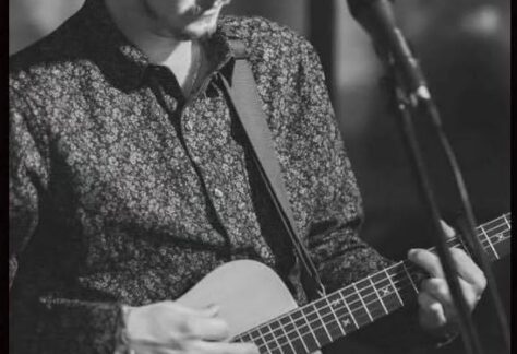 Duncan Peterson playing the guitar